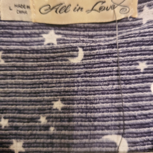 ⭐️🌙All in love button down top size large - Picture 4 of 4